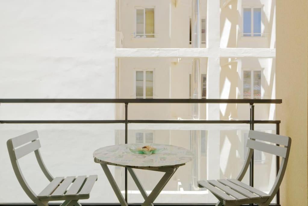 Apartment Super T2 Climatise Avec Balcon A Pied Catalan *